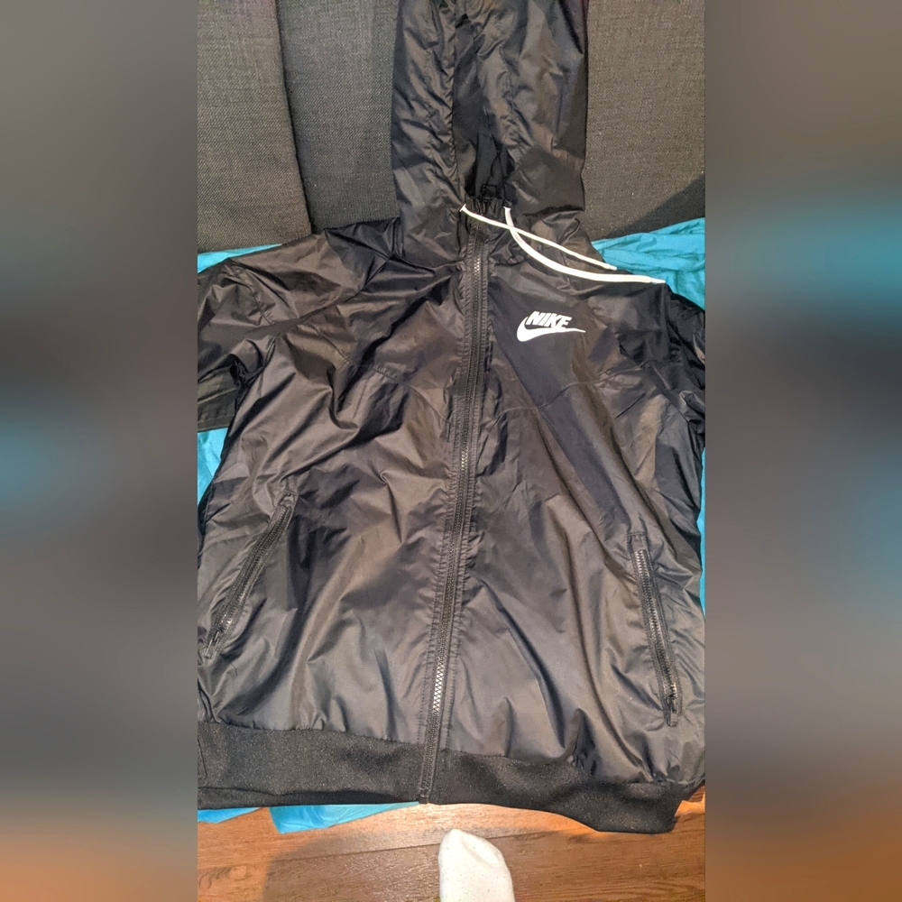 2 Nike wind breakers. Size medium black.